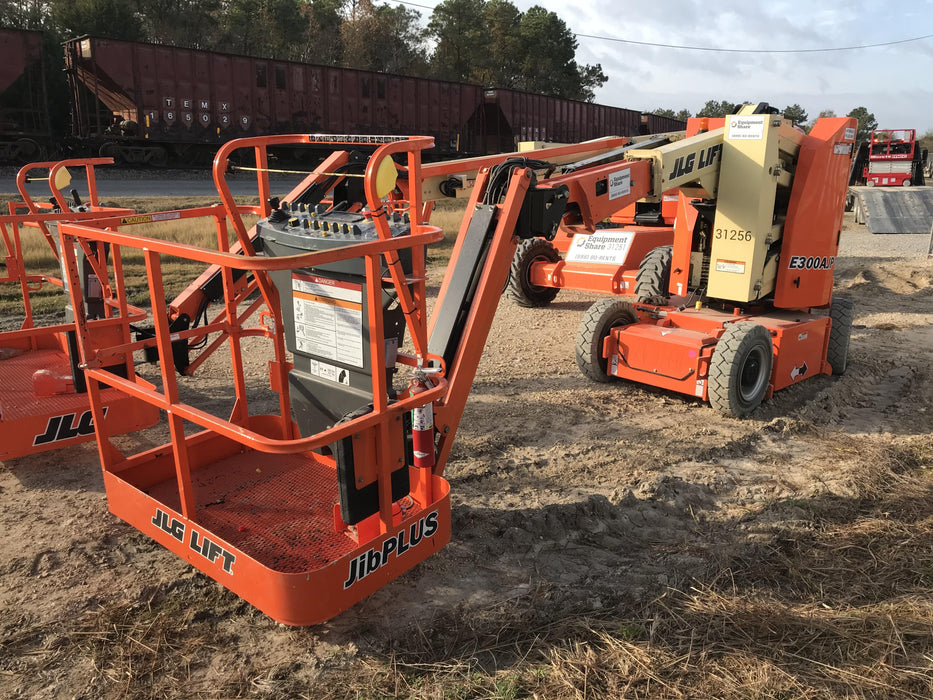2019 JLG E300AJP