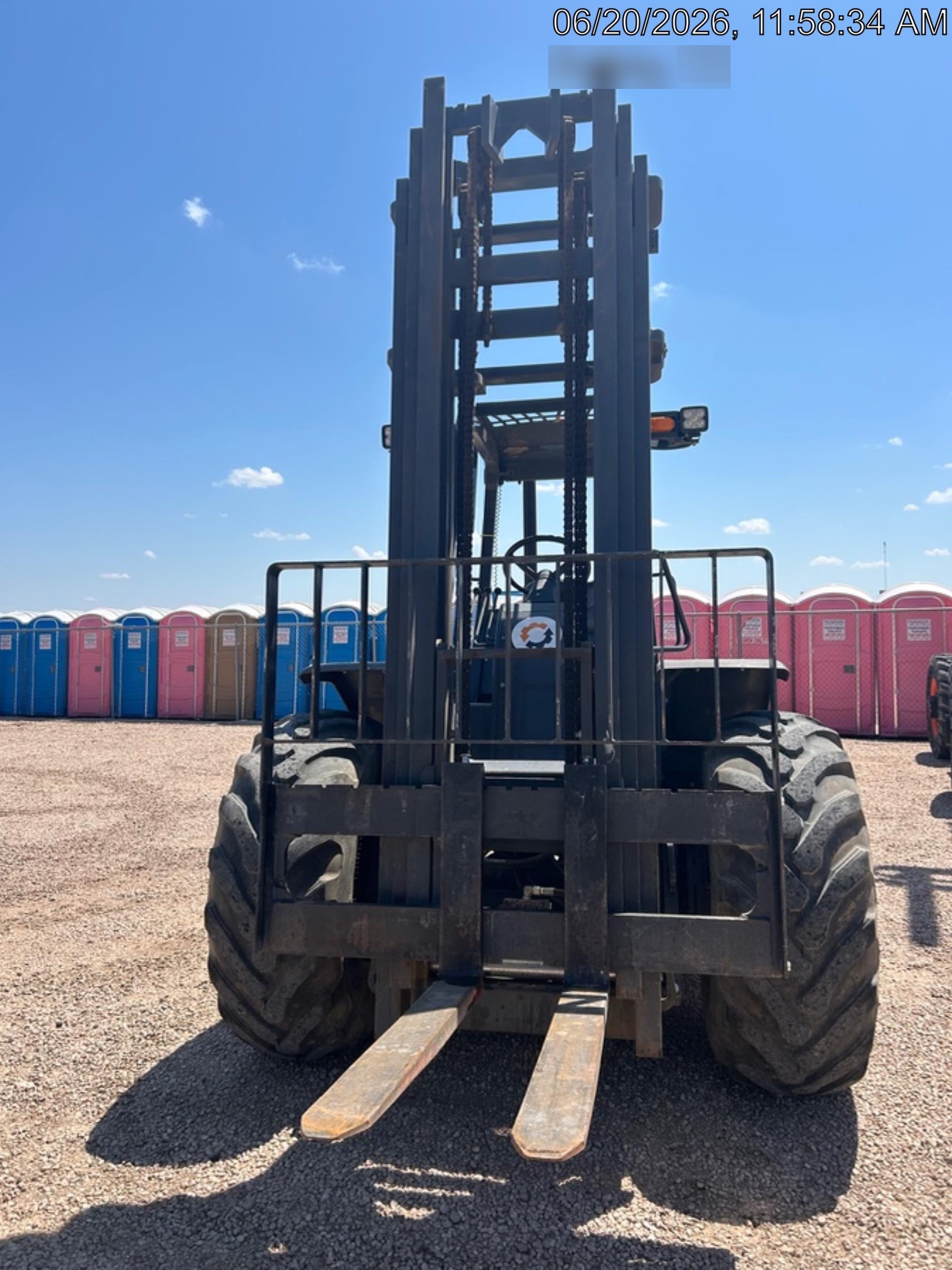 2023 CASE 588H