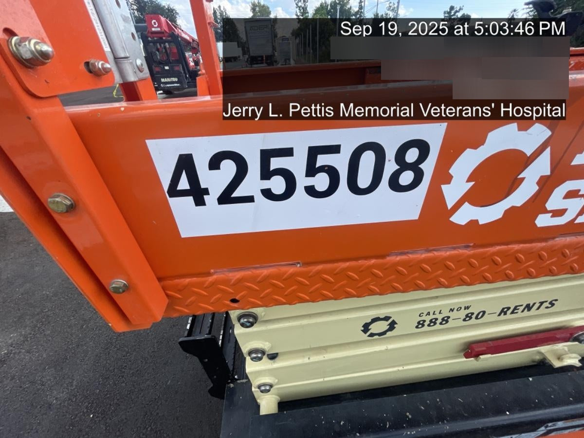 2024 JLG ES1932