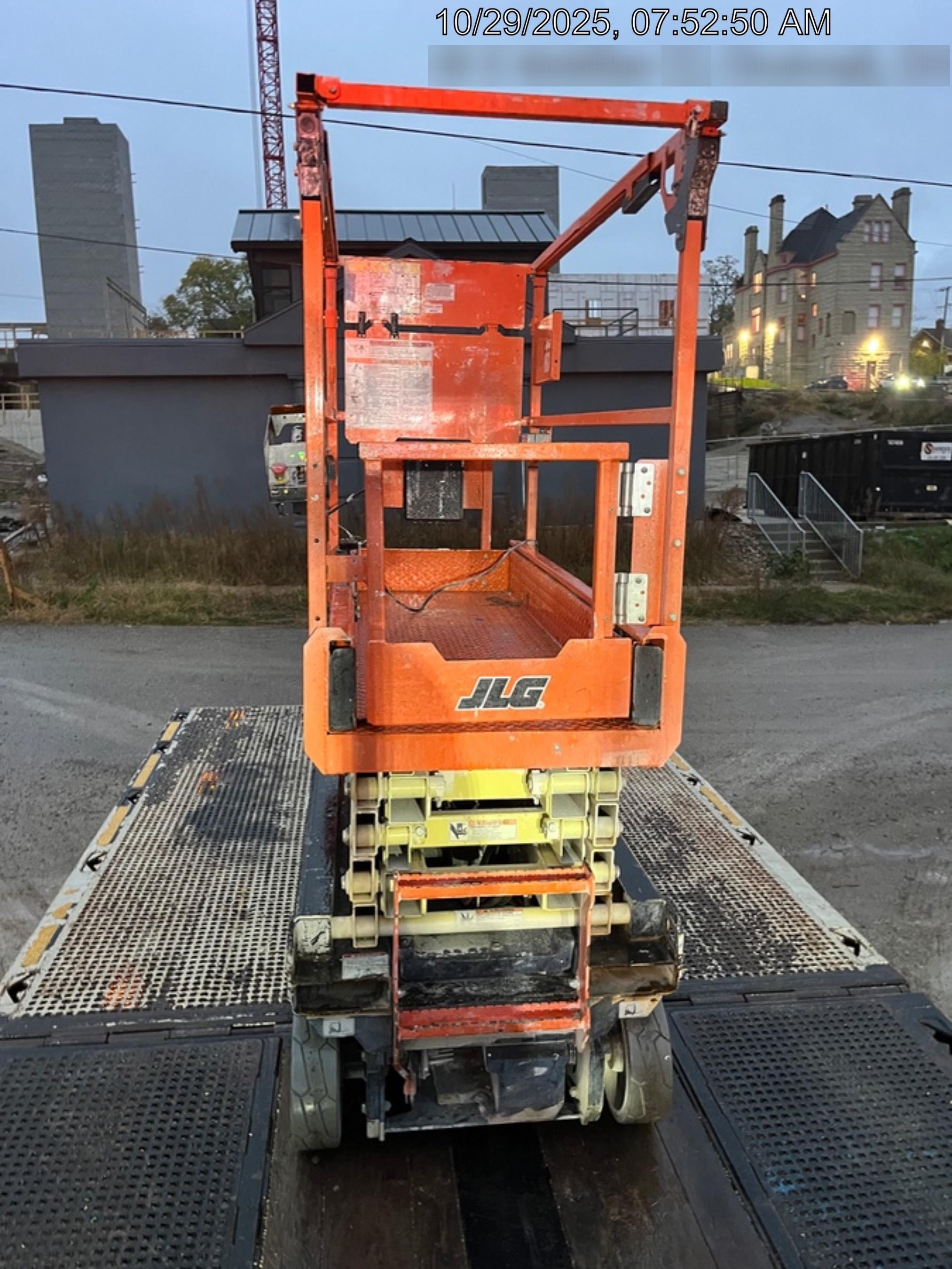 2023 JLG ES1932