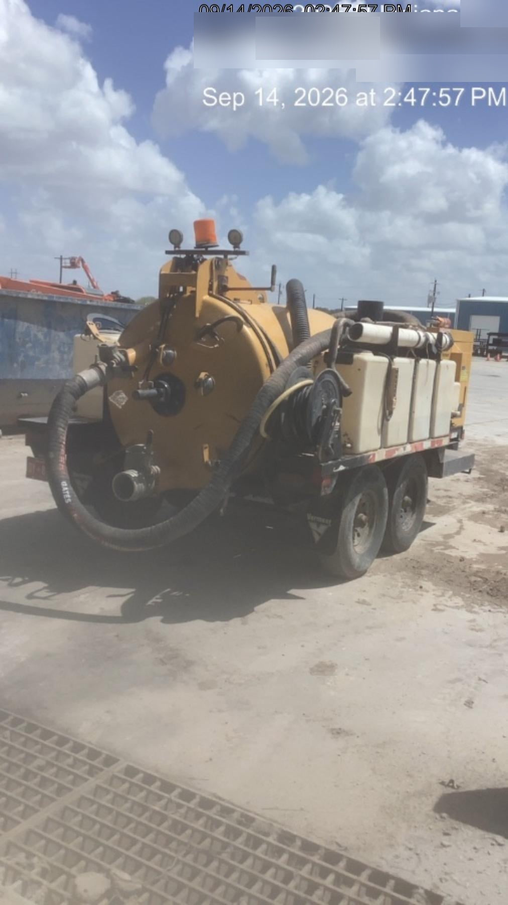 2021 VAC-TRON LP573XDT