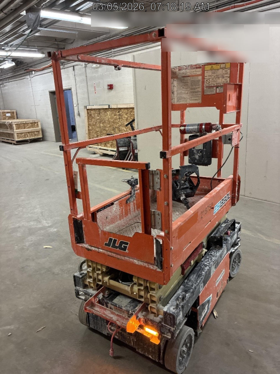 2022 JLG ES1330L