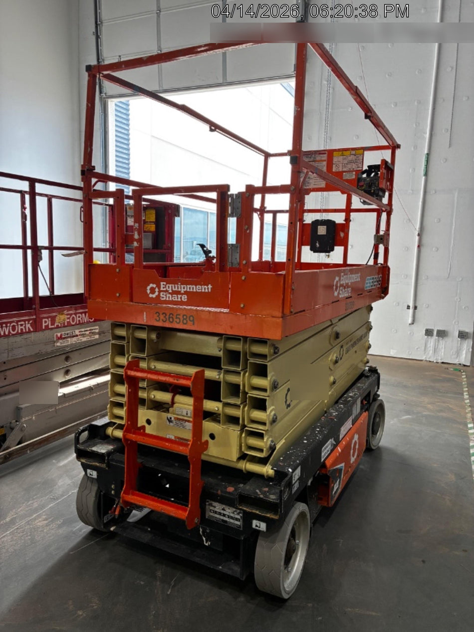 2023 JLG ES3246