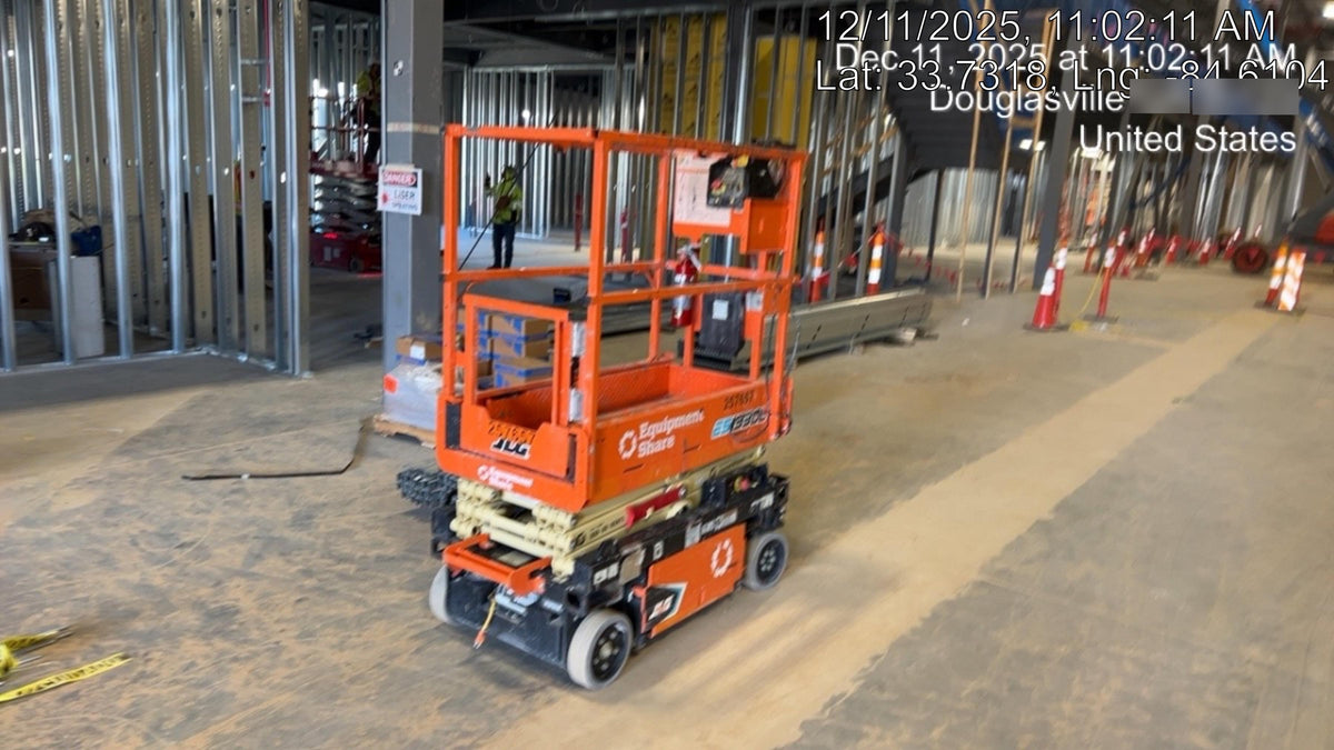 2022 JLG ES1330L