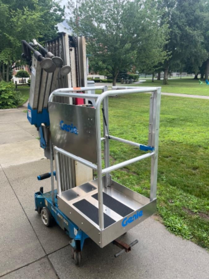 2019 GENIE AWP-30S