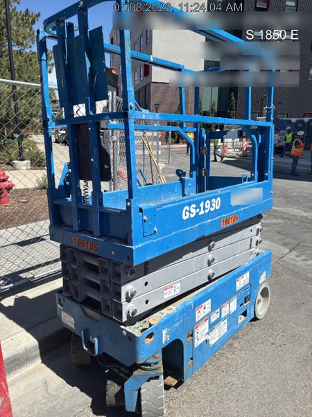 2020 Genie GS-1930 Solid Non Marking Tires, Beacon, Folding rails with half height swing gate, 800W Inverter