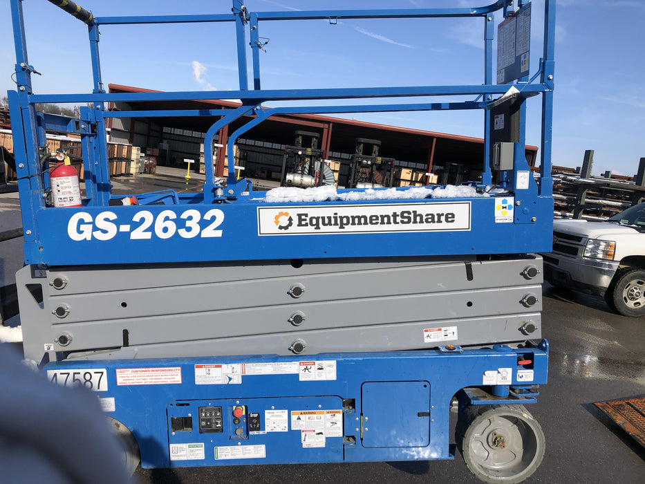 2019 Genie GS-2632 Folding rails with half height swing gate