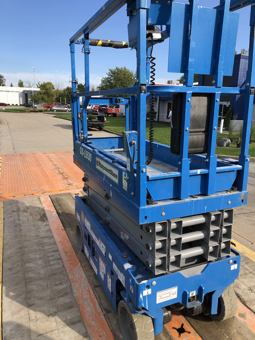 2020 Genie GS-1930 Solid Non Marking Tires, Beacon, Folding rails with half height swing gate