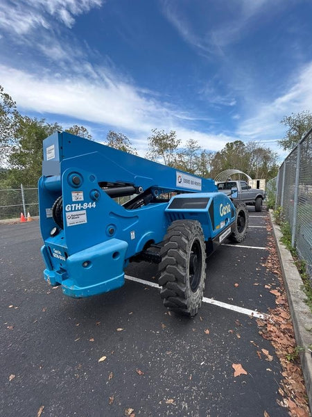 2022 GENIE GTH-844