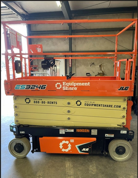2022 JLG ES3246