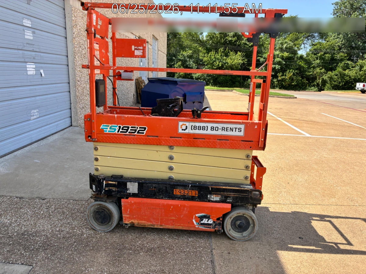 2021 JLG ES1932