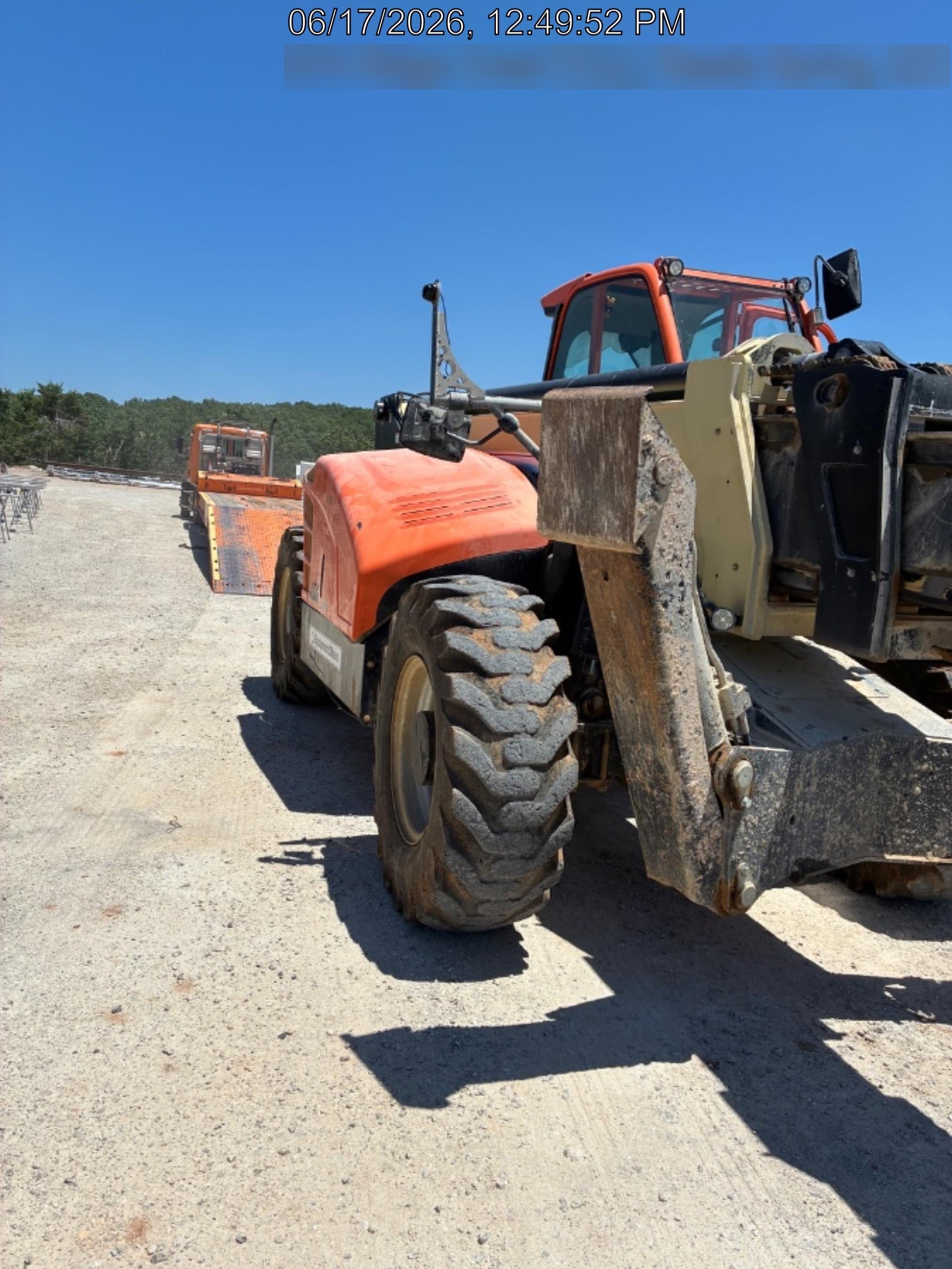 2022 JLG 1075