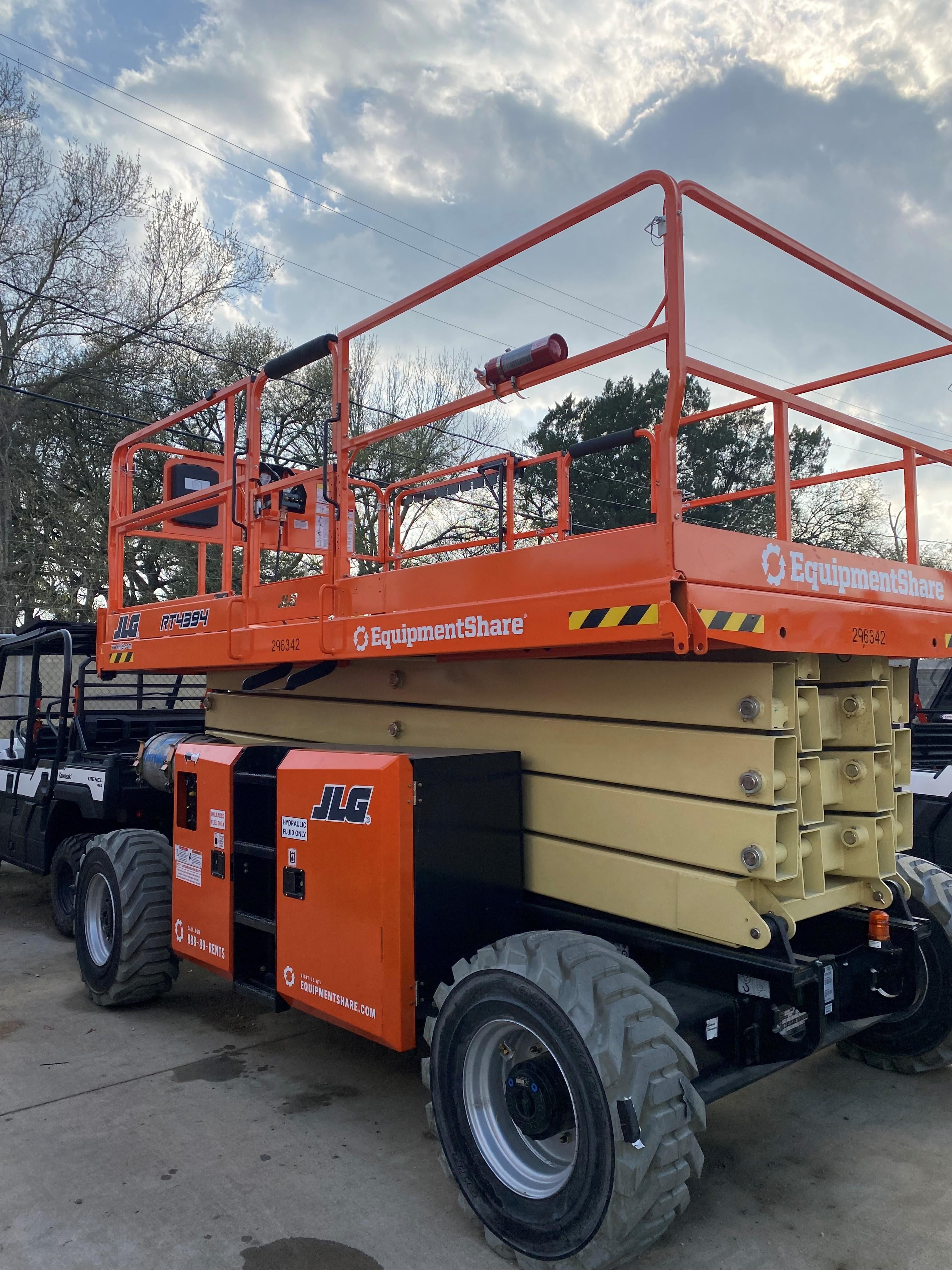 2023 JLG RT4394