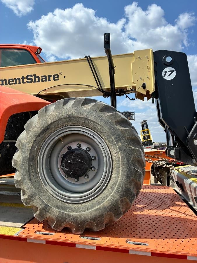 2025 JLG 1732