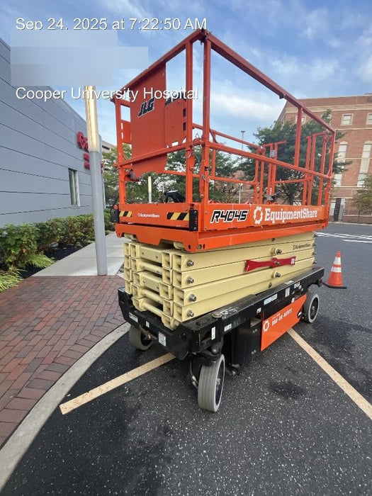 2022 JLG R4045
