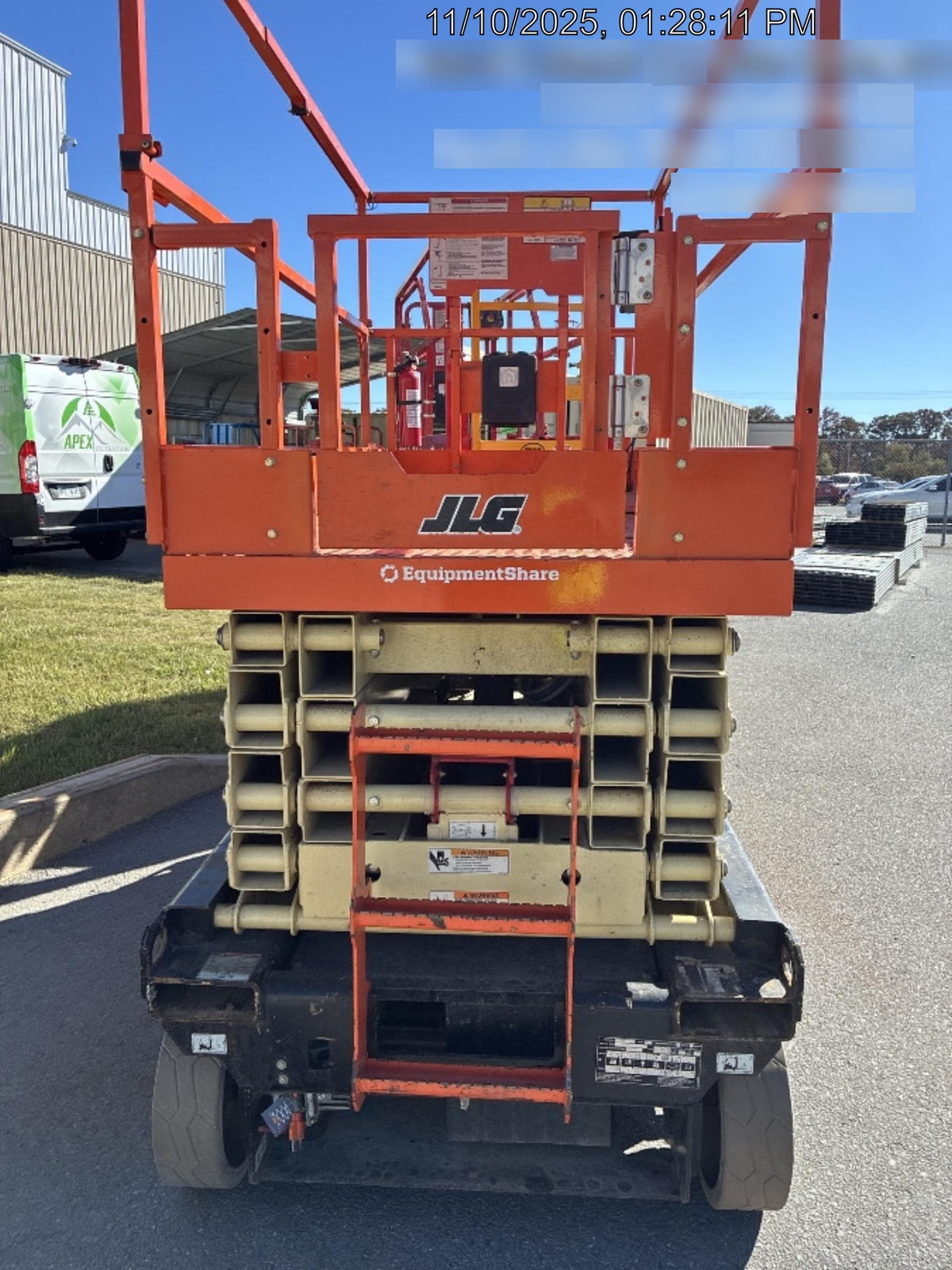 2023 JLG ES3246
