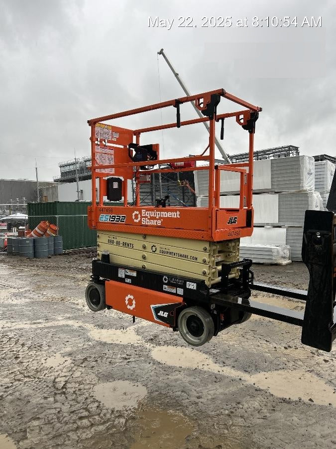 2024 JLG ES1932