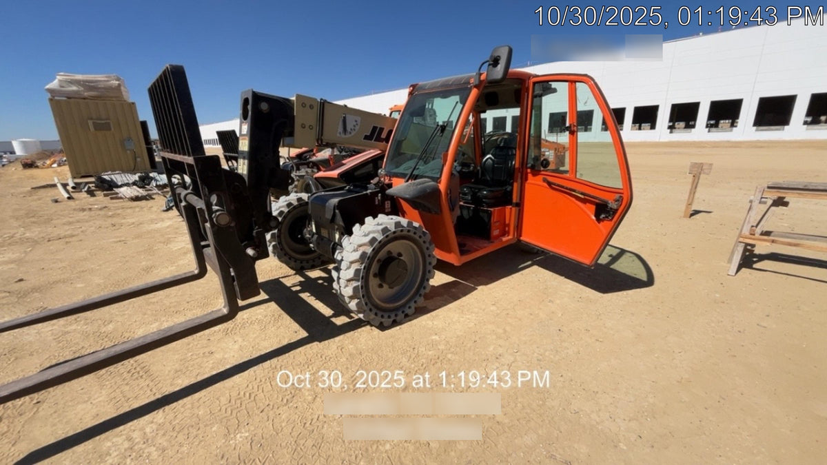 2019 JLG G5-18A Cab/Heat/Air, NM Solid Tires, Beacon w/48" Carriage, 48" Pallet Forks