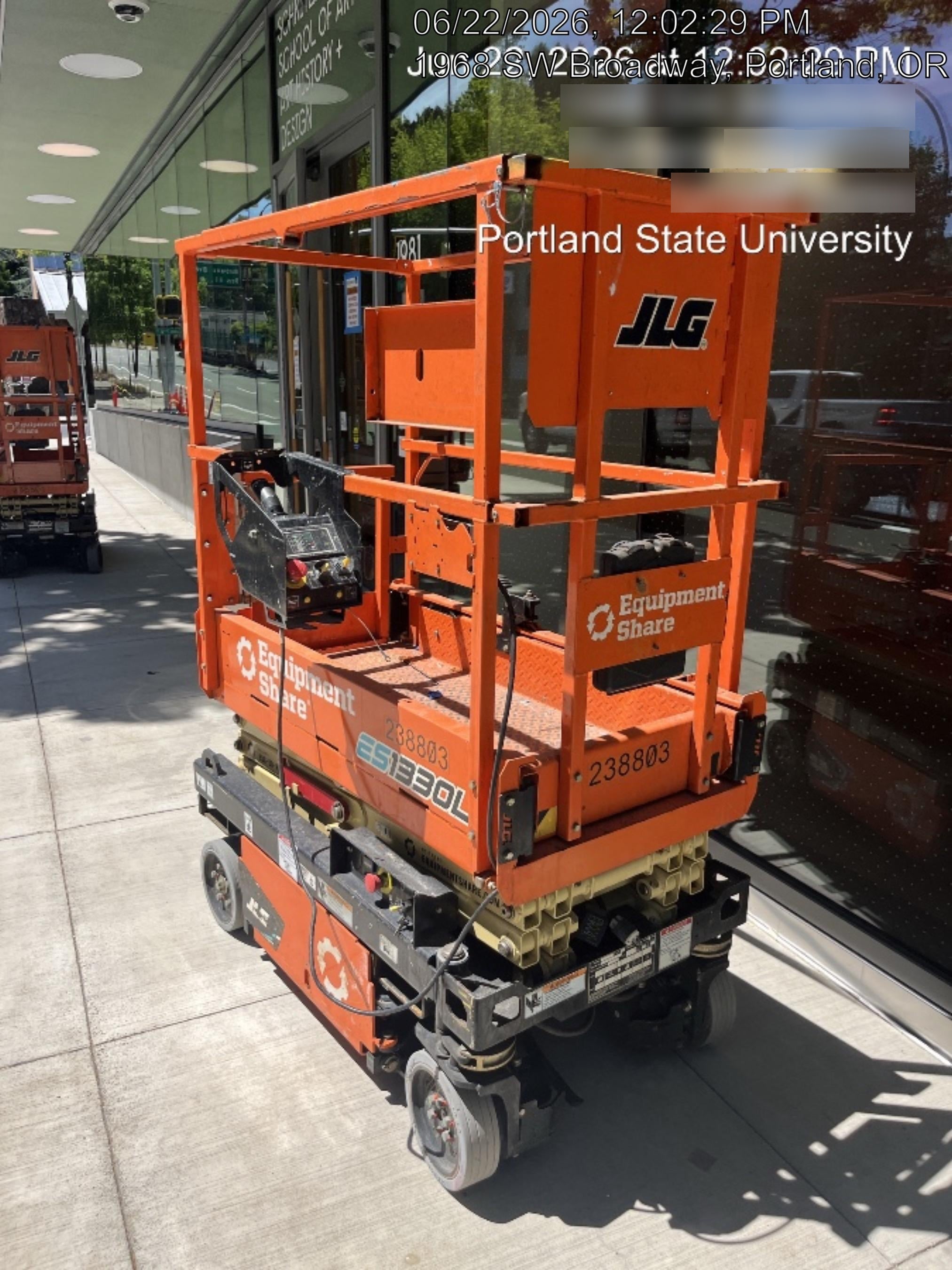 2022 JLG ES1330L