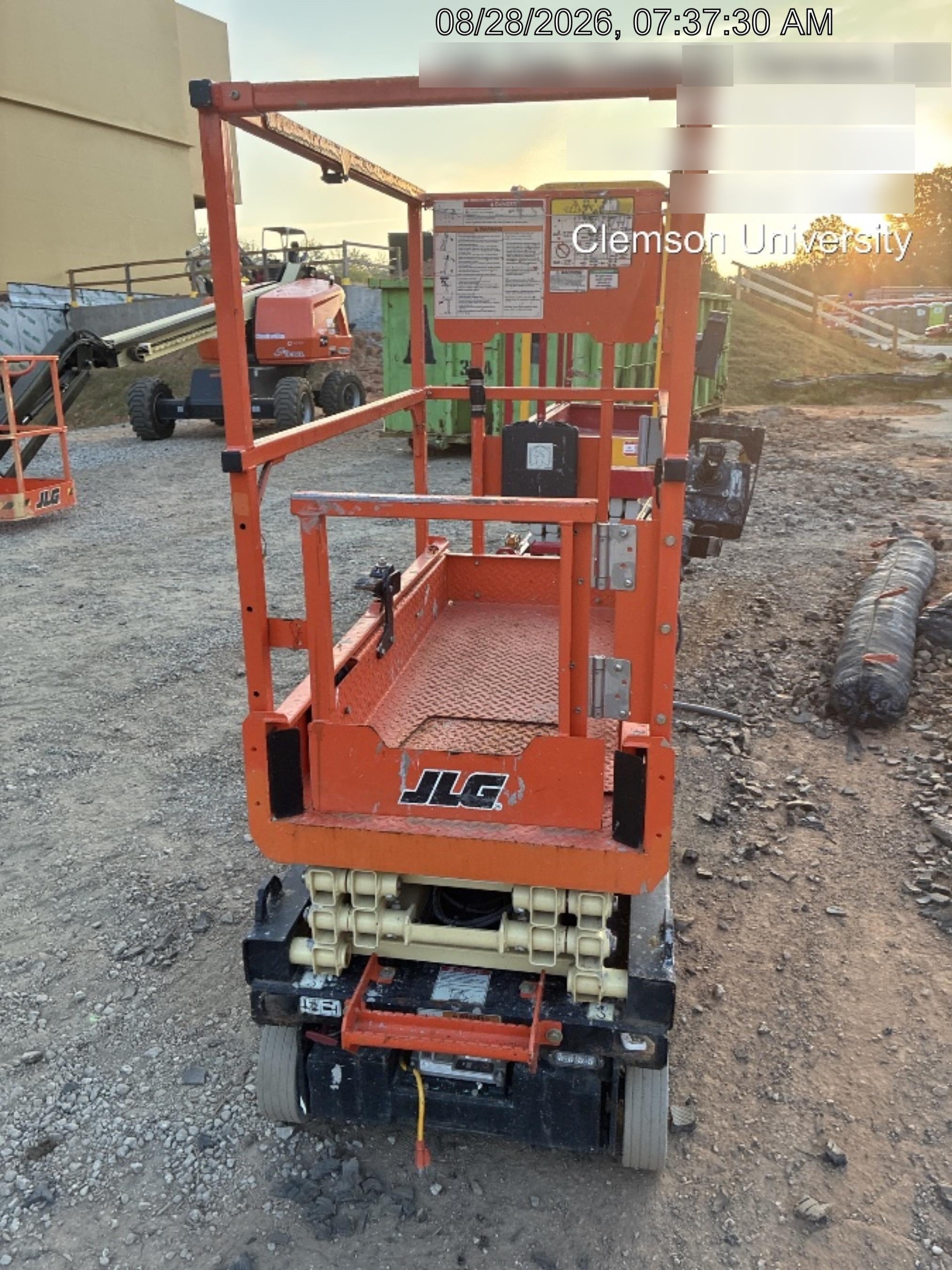 2022 JLG ES1330L