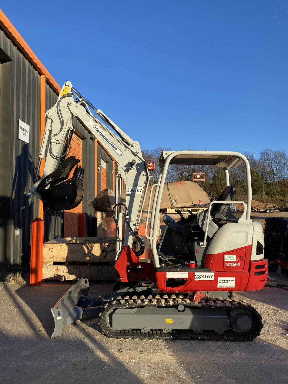 2022 TAKEUCHI TB235-2R