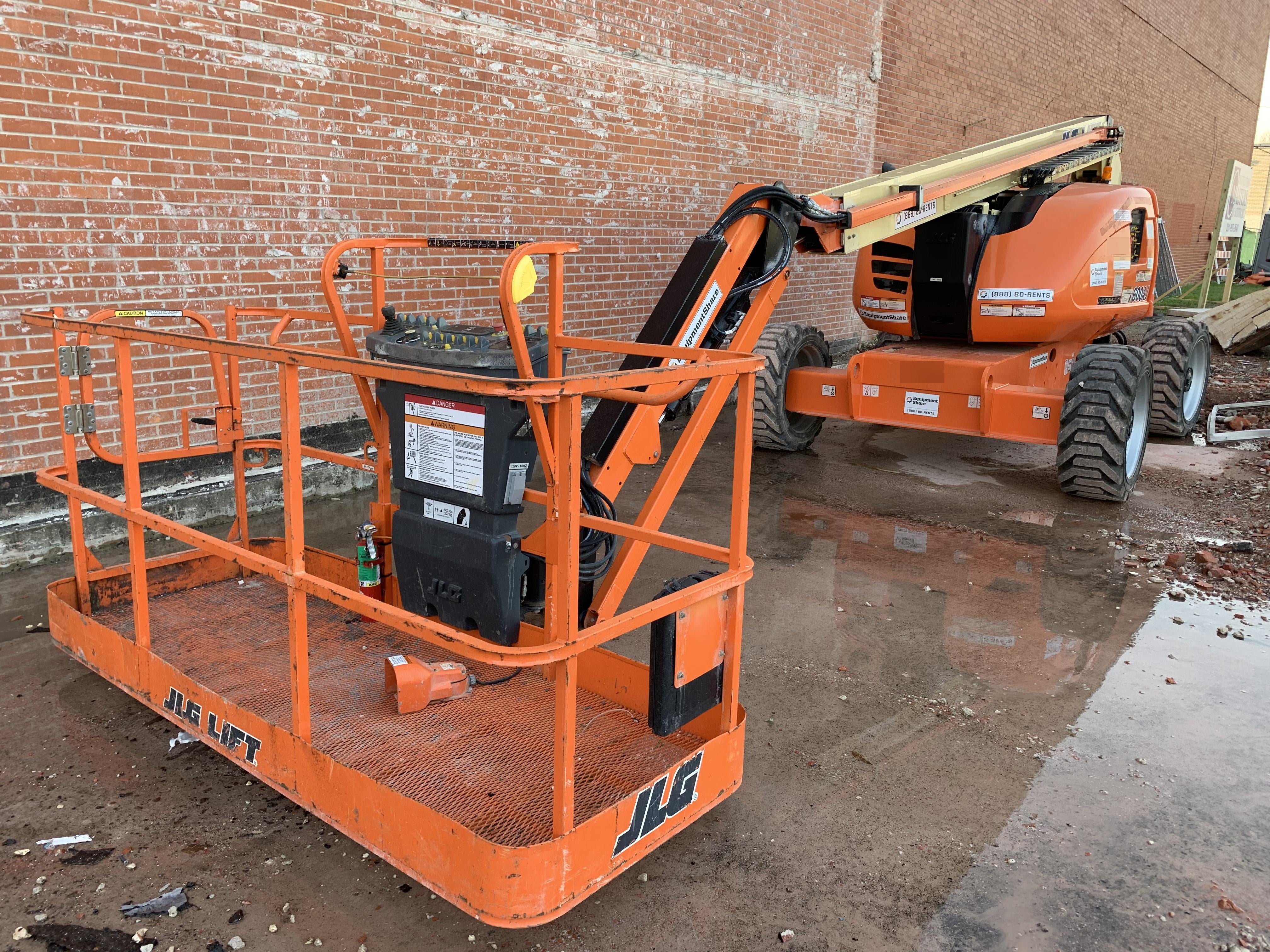2019 JLG 600AJ