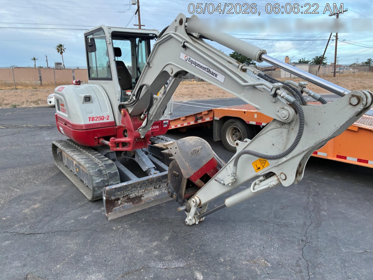 2024 TAKEUCHI TB250-2CR