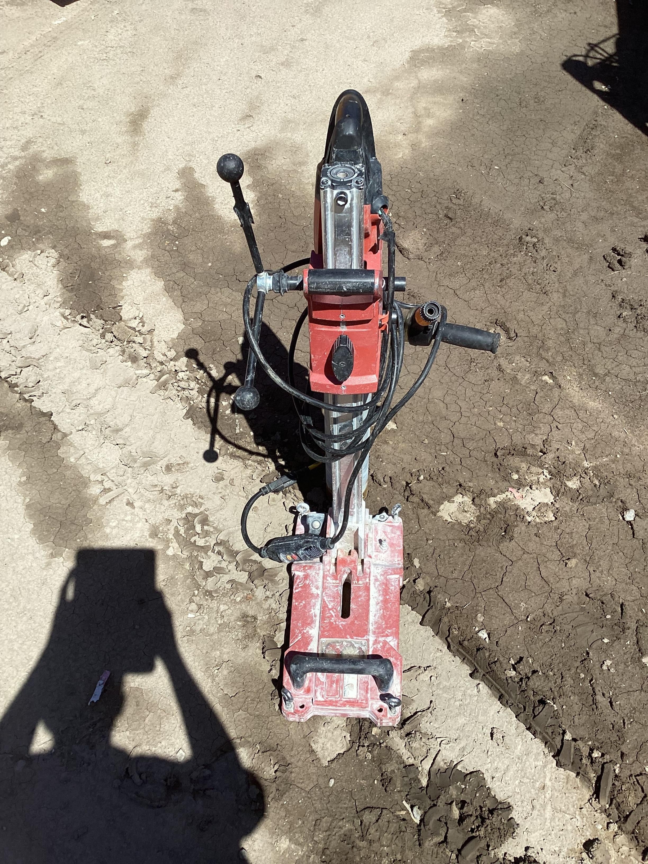 2023 HILTI DD150U
