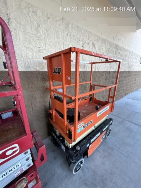 2021 JLG ES1330L