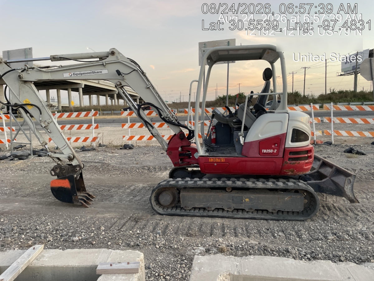 2021 TAKEUCHI TB250-2