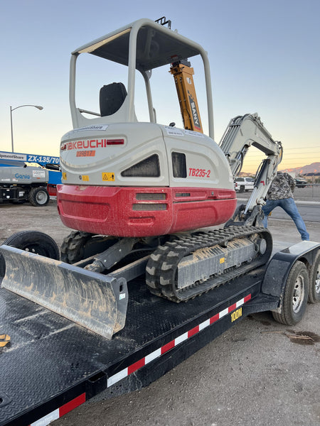 2022 TAKEUCHI TB235-2R