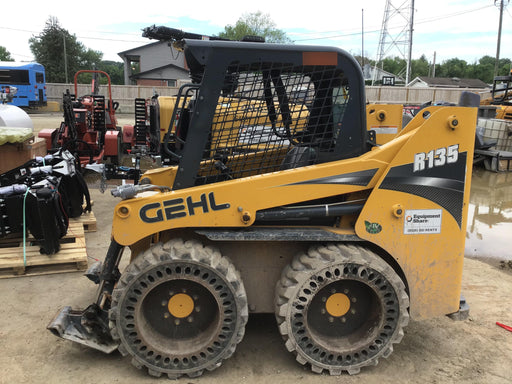 2016 GEHL R135