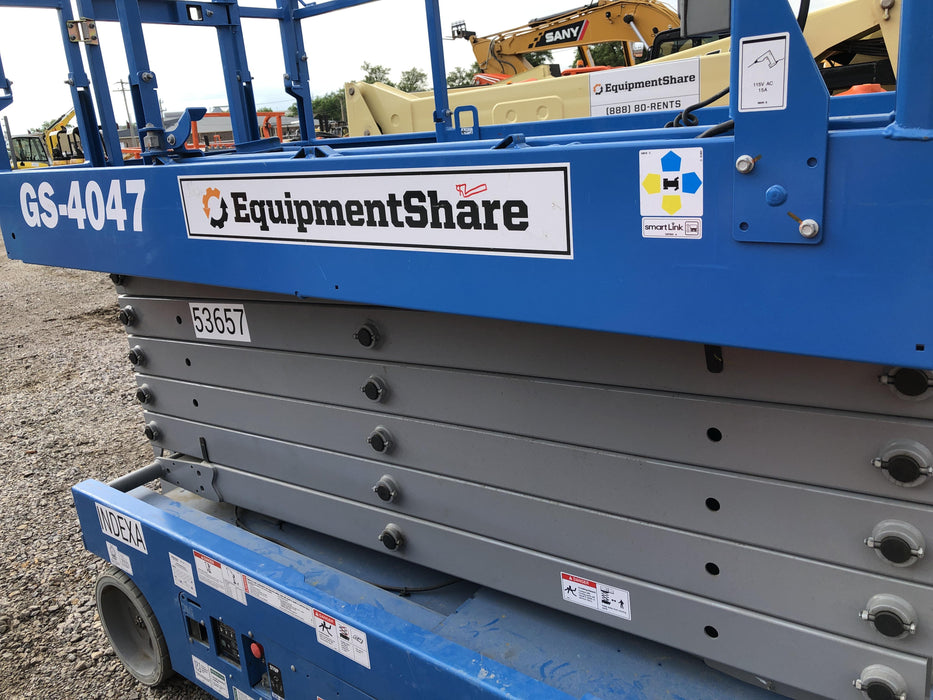 2019 Genie GS-4047 Folding rails with half height swing gate