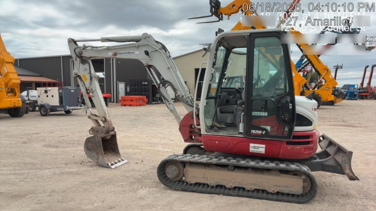2023 TAKEUCHI TB250-2CR