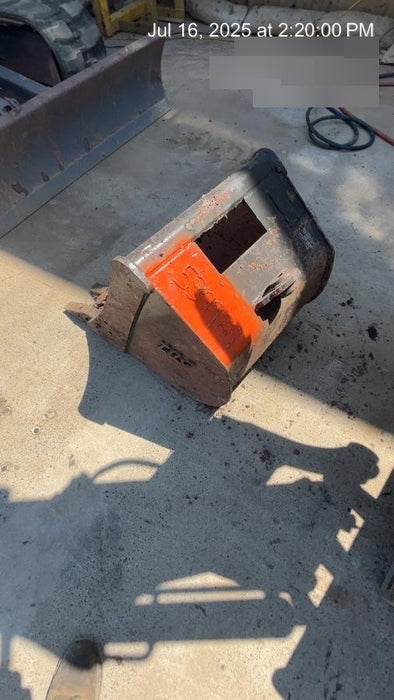 2025 TAKEUCHI 24" Bucket Takeuchi