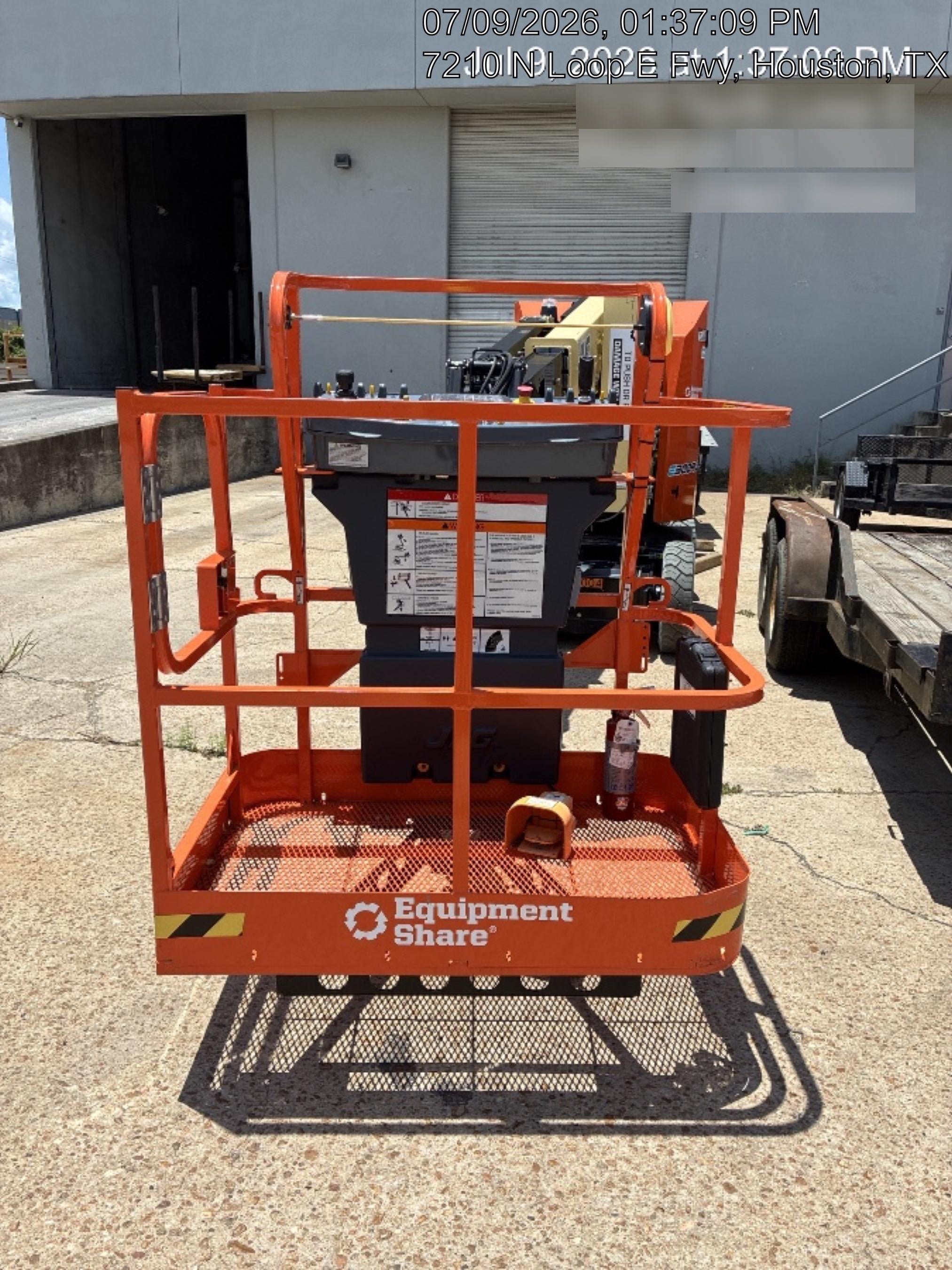2025 JLG E300AJP