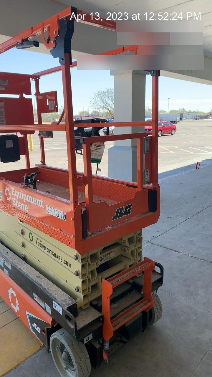 2023 JLG ES1932