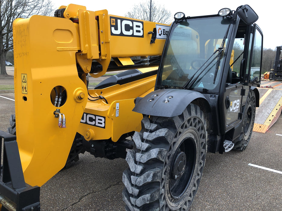 2020 JCB 506-36 Cab/Heat/Air, 74 HP, Solid Tires, STD Worklight, Beacon, Aux Hydraulics, Lifting Eye, Back up Alarm w/48" Carriage/48" Forks
