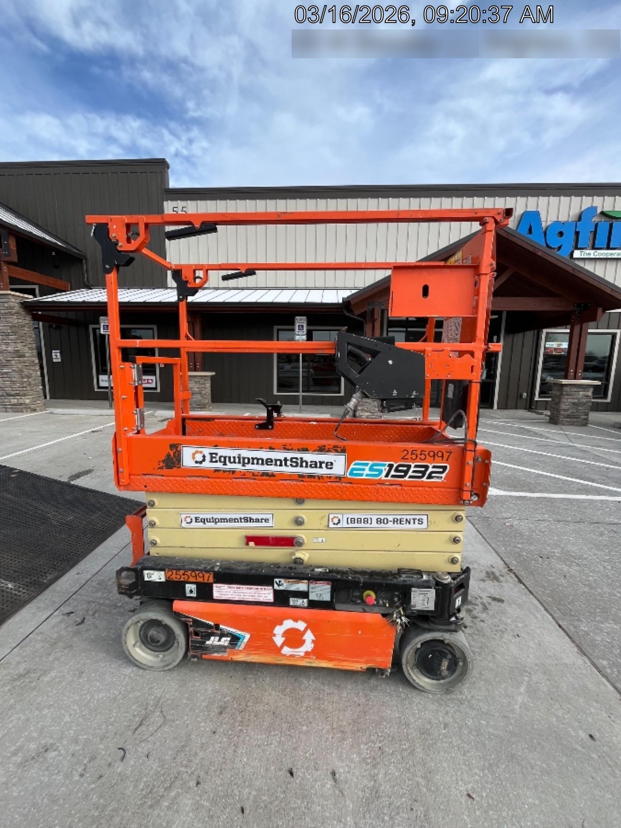 2022 JLG ES1932