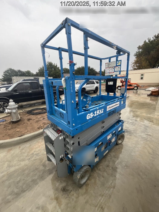 2021 GENIE GS-1932
