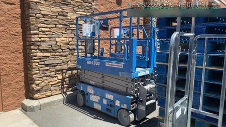 2020 Genie GS-1930 Solid Non Marking Tires, Beacon, Folding rails with half height swing gate, 800W Inverter