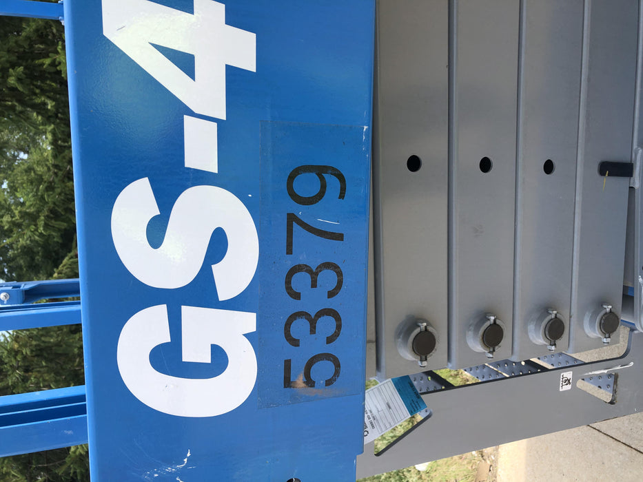 2019 Genie GS-4047 Folding rails with half height swing gate