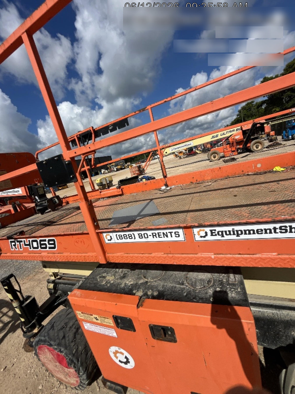 2021 JLG RT4069