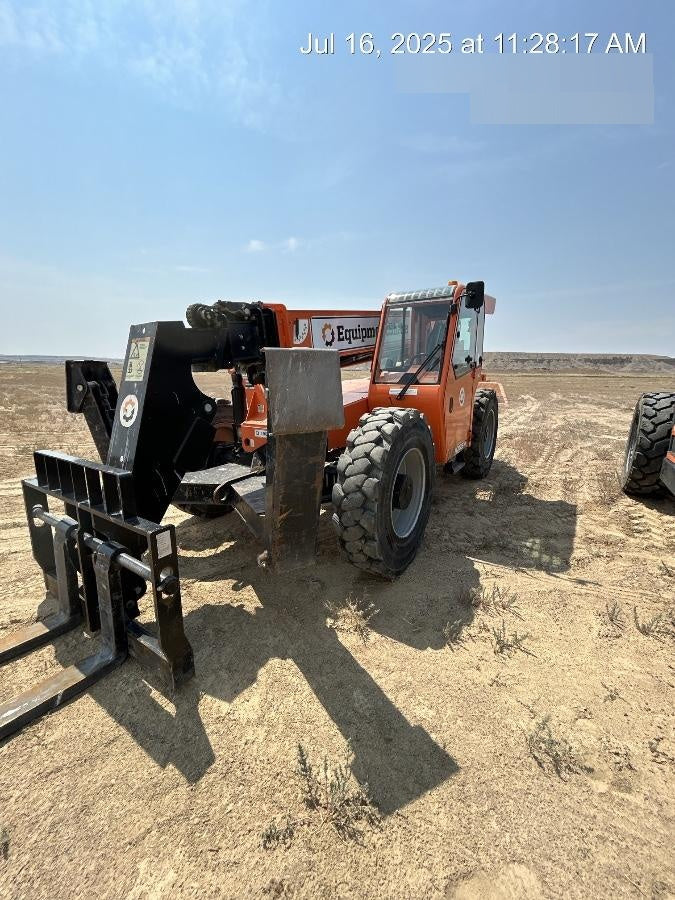 2020 Skytrak 10054 Cab/Heat/Air, Solid Tires, Work Lights, Beacon, Aux Hydraulics, Back up Alarm, Lifting Eye, ES Decals