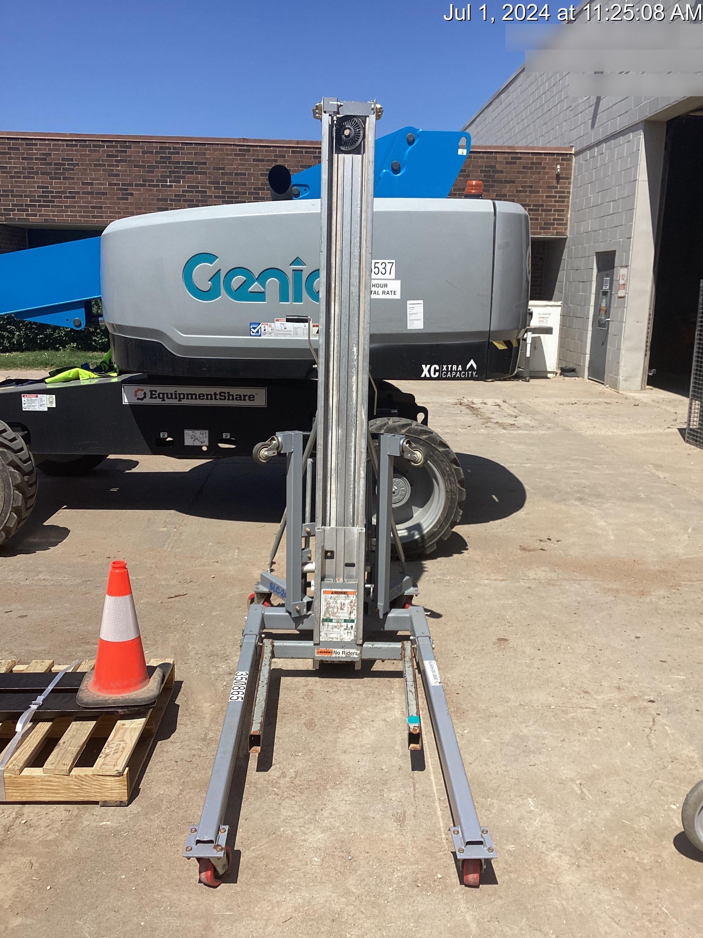 2023 GENIE SLC-24