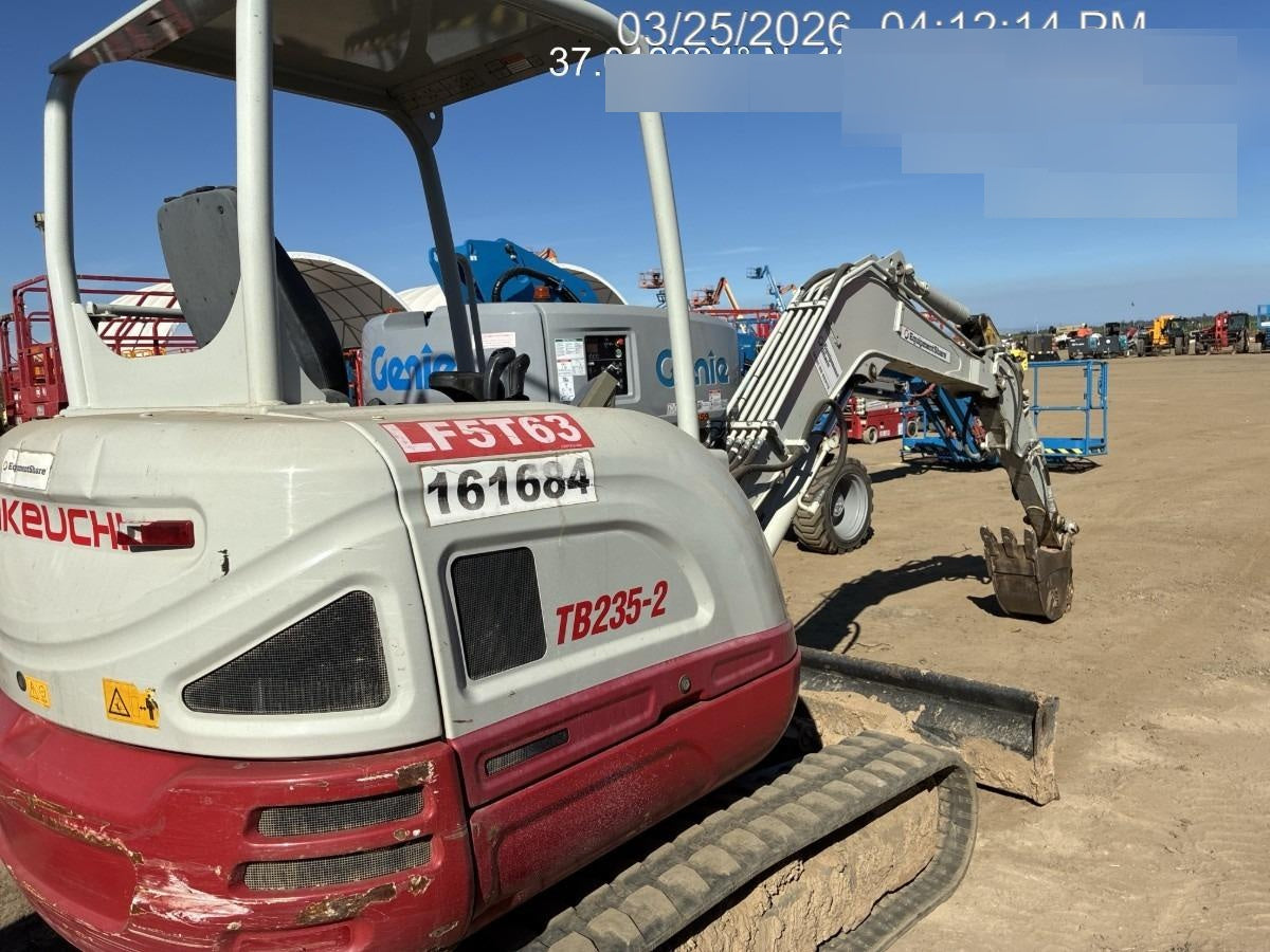 2021 TAKEUCHI TB235-2R