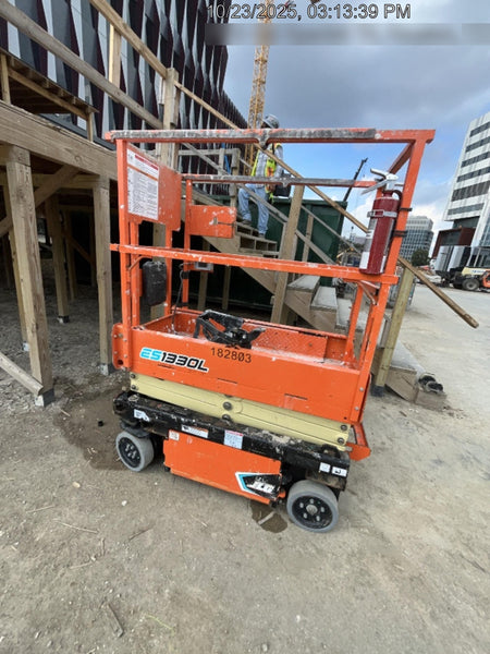 2021 JLG ES1330L
