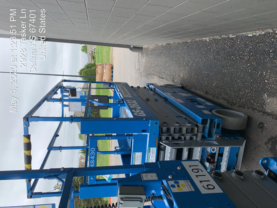2019 Genie GS-2632 Folding rails with half height swing gate