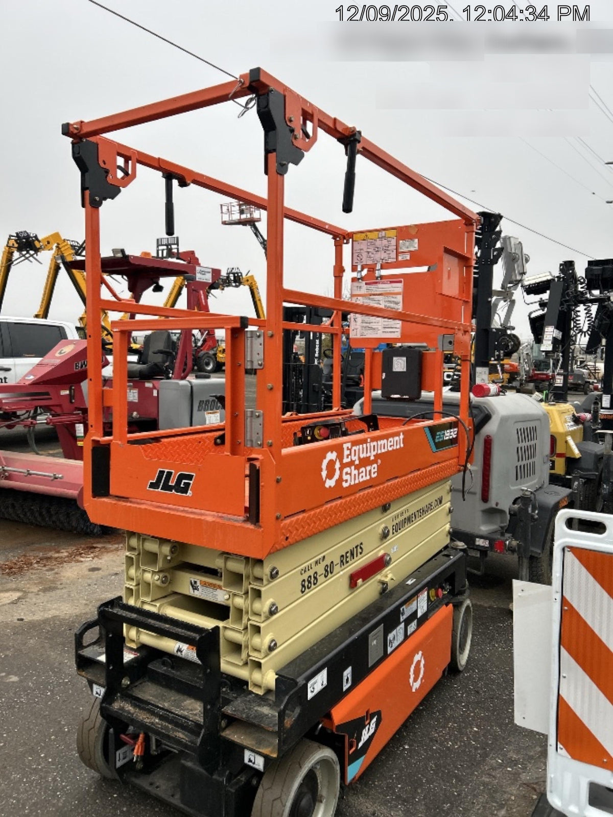 2025 JLG ES1932