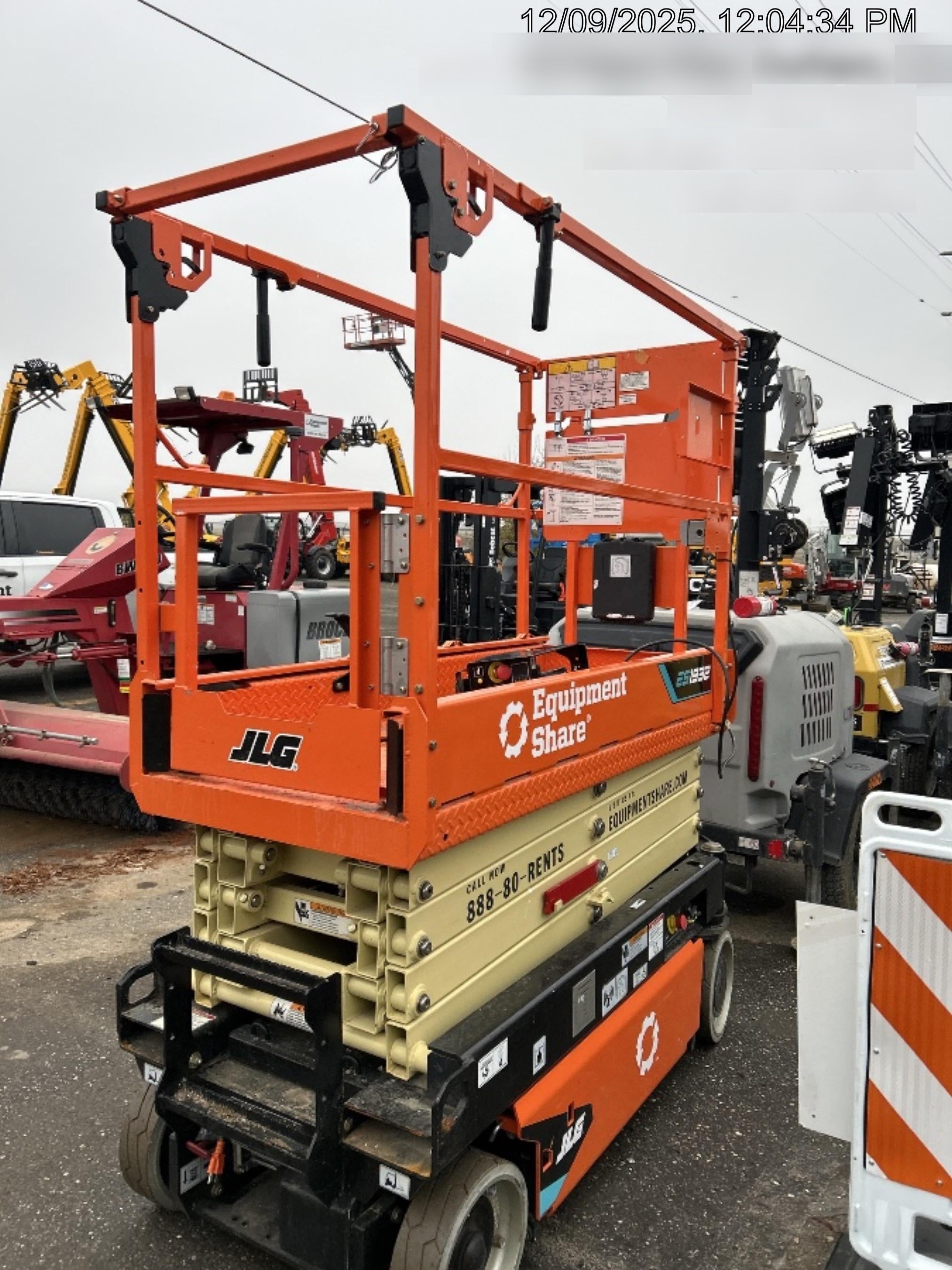 2025 JLG ES1932